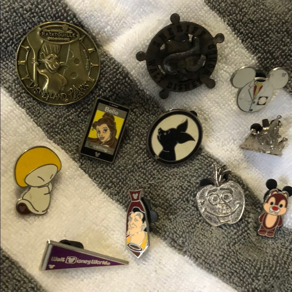 Disney pins Disneyworld Disneyland trade pins